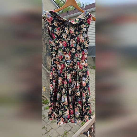 Lindy Bop fit and flair dress, floral, circle skirt, sleeveless, small - Picture 5 of 16